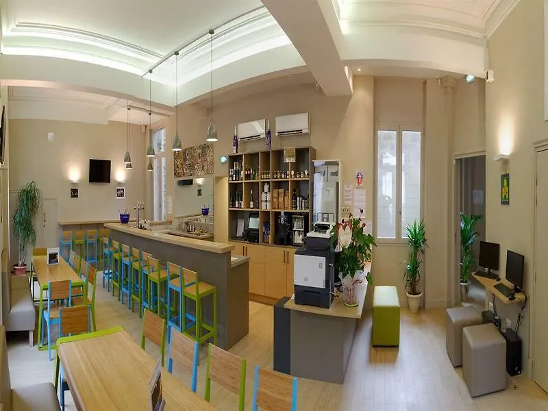 Pop Hostel Авиньон 2*,  Франция